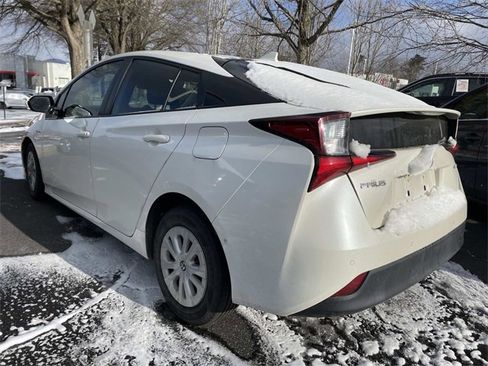 Used 2019 Toyota Prius LE image 2