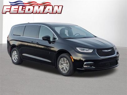 New 2026 Chrysler Pacifica Select