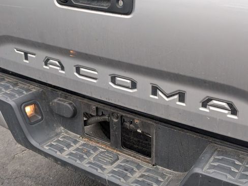 Used 2019 Toyota Tacoma SR w/ SR Convenience Package image 19