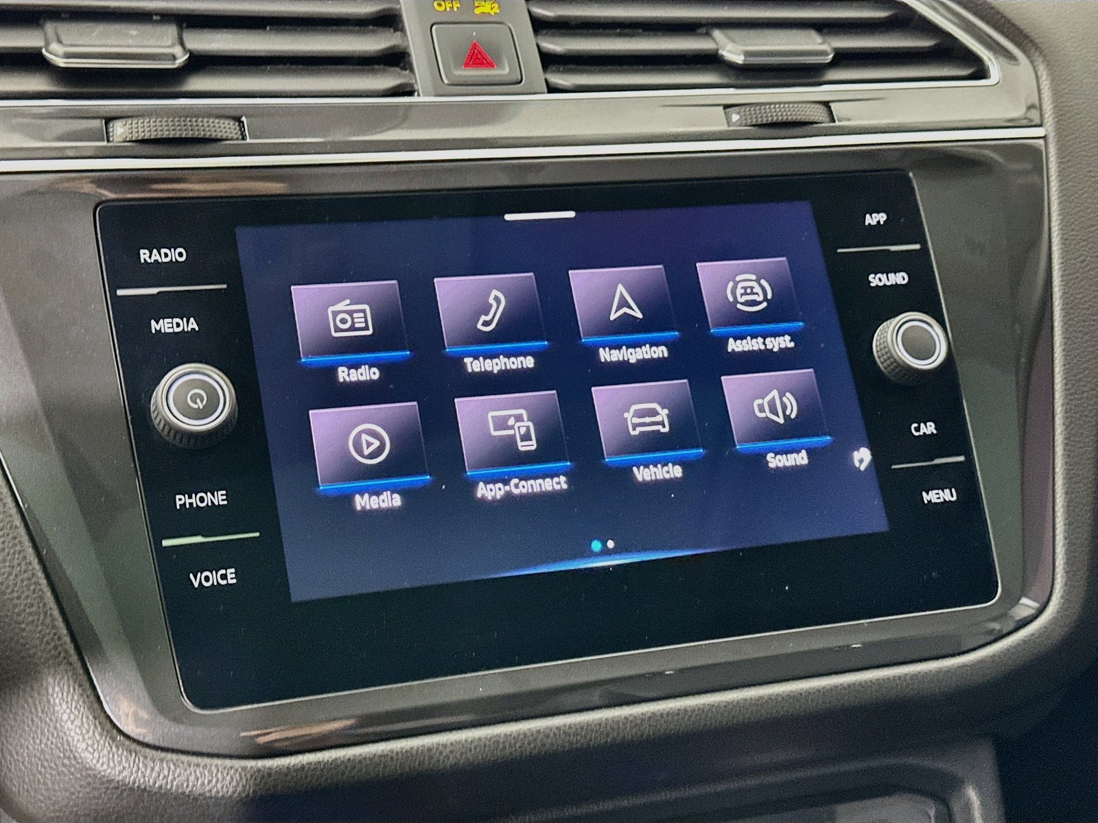 Used 2023 Volkswagen Tiguan SE w/ Panoramic Sunroof Package AWD/4WD image 24