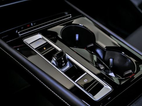 Used 2025 Volkswagen Atlas SEL Premium R-Line image 24