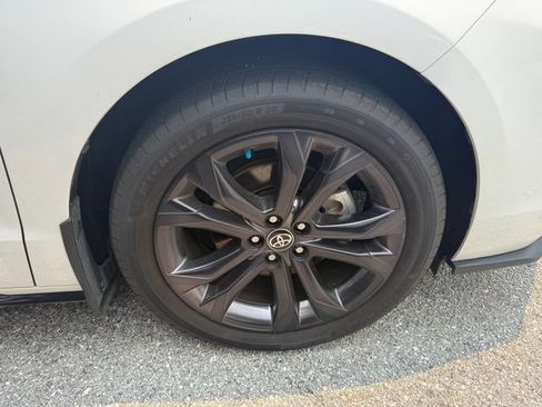 Used 2025 Toyota Sienna XSE FWD image 8
