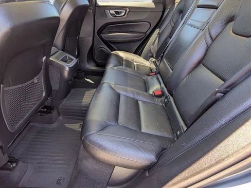 Used 2021 Volvo XC60 T5 Momentum w/ Protection Package Premier FWD image 17