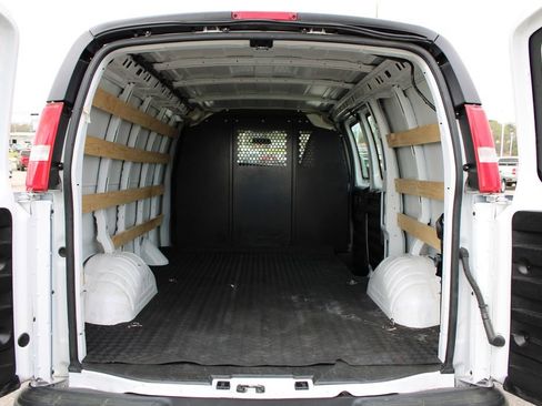 Used 2024 GMC Savana 2500 w/ Driver Convenience Package image 13