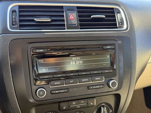 Used 2014 Volkswagen Jetta SE image 22
