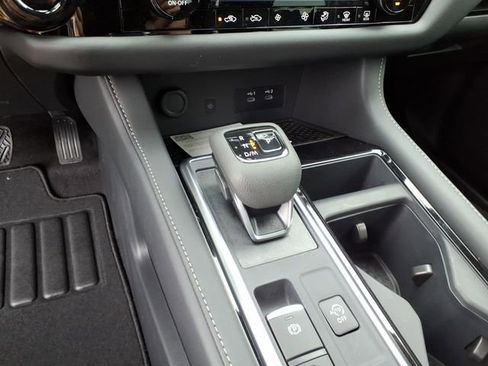 New 2026 Nissan Pathfinder SL AWD/4WD image 13