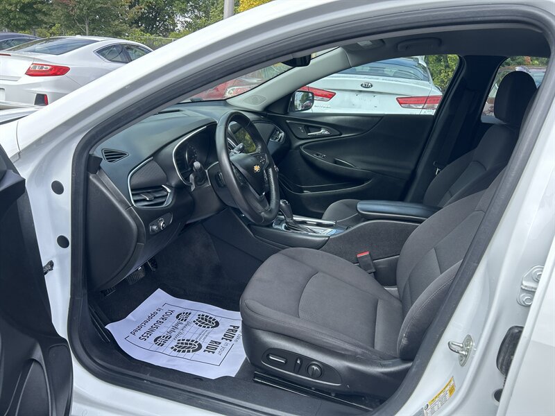 Used 2018 Chevrolet Malibu LT FWD image 9
