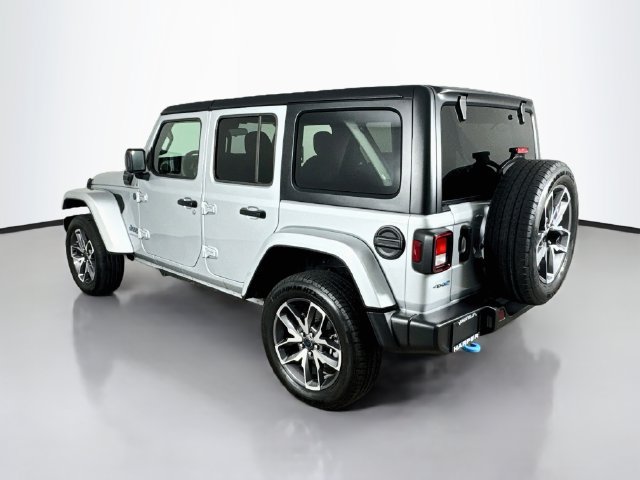 Used 2024 Jeep Wrangler Unlimited w/ Convenience Group AWD/4WD image 10