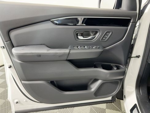 New 2025 Honda Pilot EX-L image 10