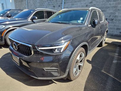 Used 2025 Volvo XC40 B5 Core