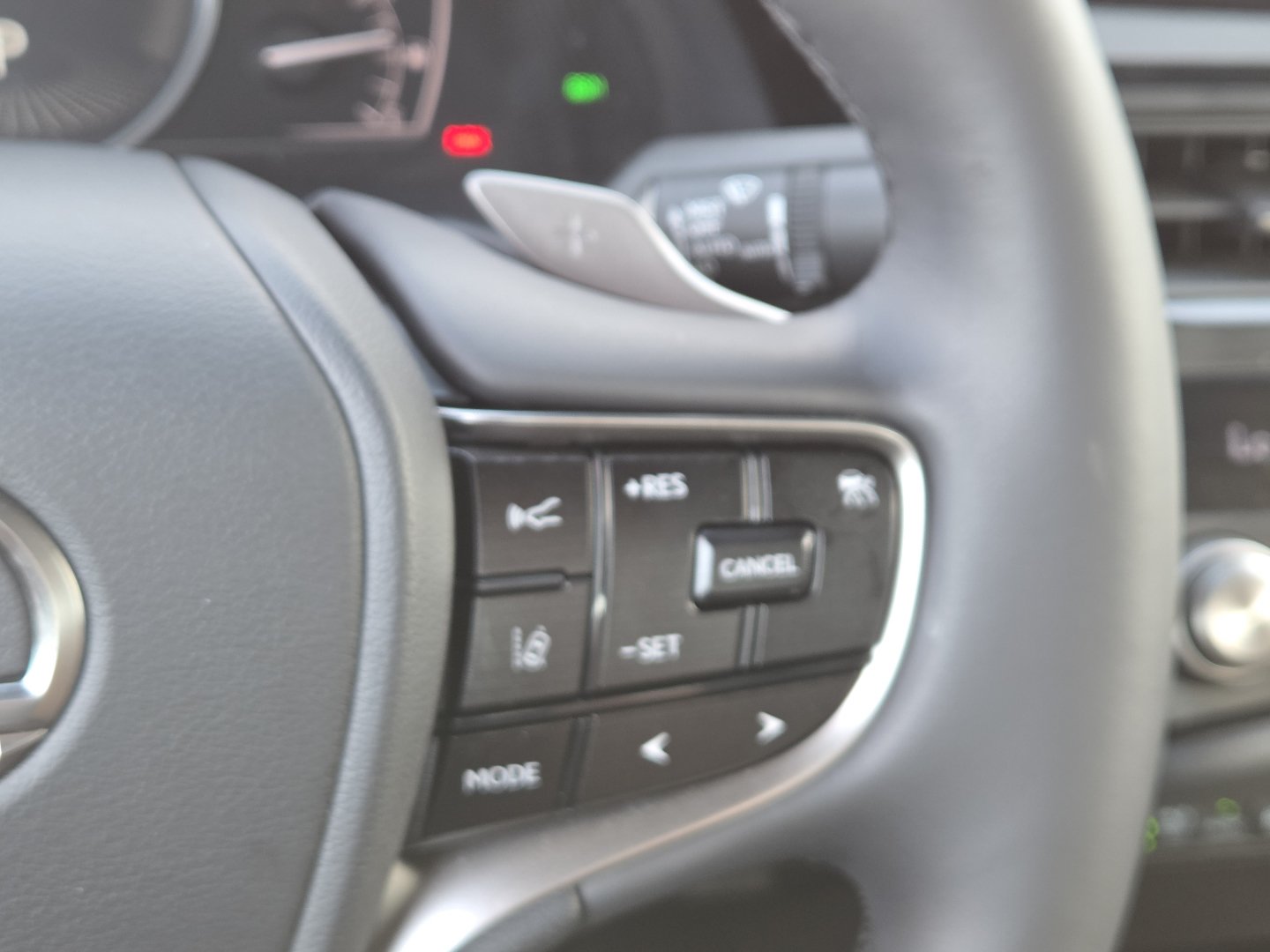Used 2025 Lexus ES 300h w/ Premium Package FWD image 33