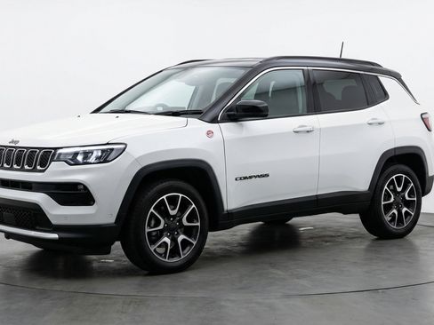 Used 2025 Jeep Compass Trailhawk w/ Trailer Tow Group AWD/4WD image 3