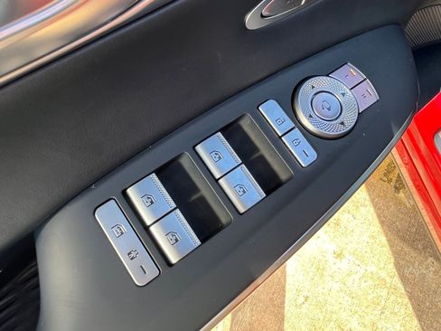 Used 2023 Genesis GV70 2.5T w/ Sport Prestige Package image 12