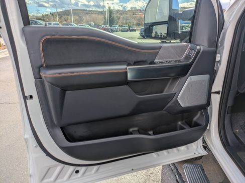 Used 2024 Ford F350 Platinum w/ FX4 Off-Road Package image 12