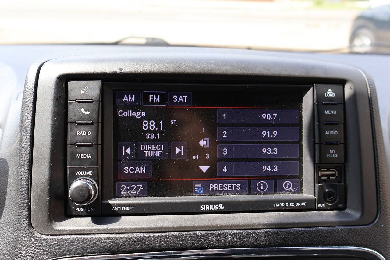 Used 2018 Dodge Grand Caravan SE FWD image 26