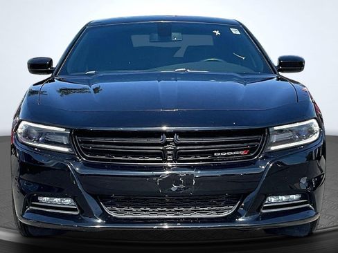 Used 2017 Dodge Charger SXT image 3