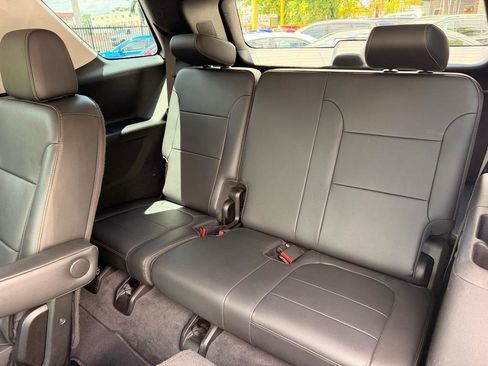 Used 2019 Chevrolet Traverse RS FWD image 19