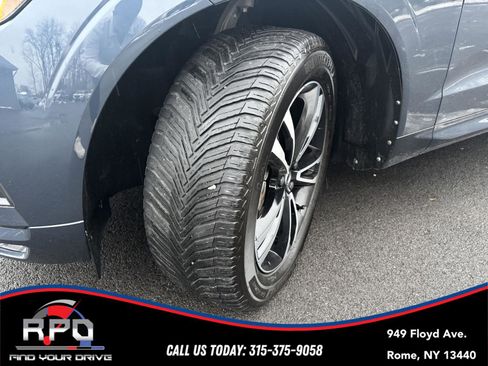 Used 2020 Volvo XC60 T6 Momentum image 11