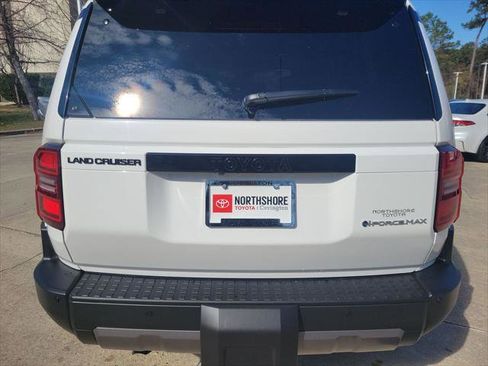 Certified 2025 Toyota Land Cruiser image 4