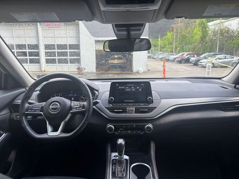 Used 2025 Nissan Altima 2.5 SR FWD image 34
