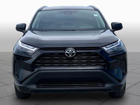 Used 2025 Toyota RAV4 LE AWD/4WD image 4