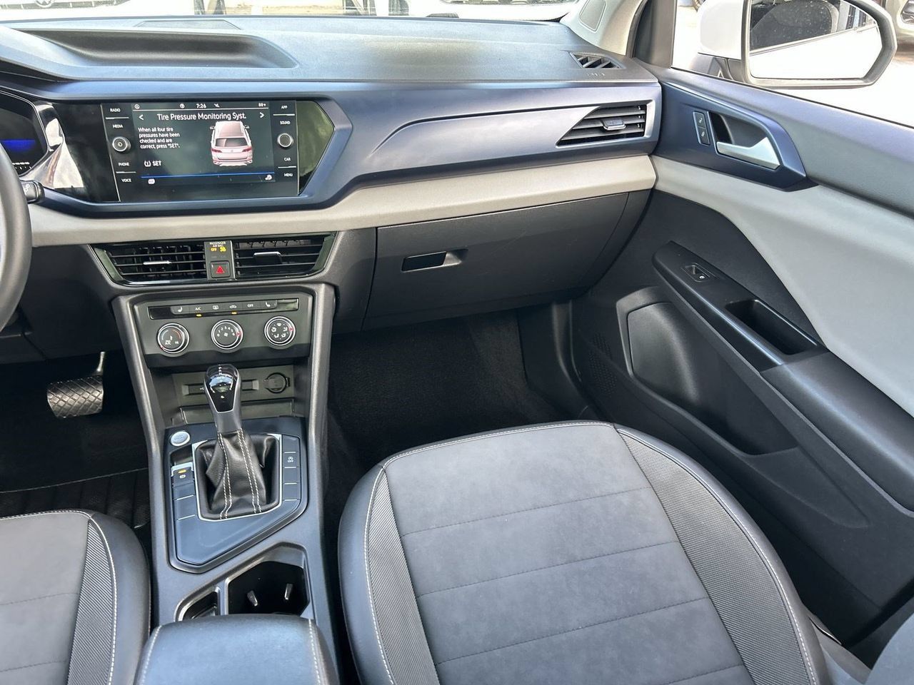 Used 2022 Volkswagen Taos SE w/ Panoramic Sunroof Package FWD image 13