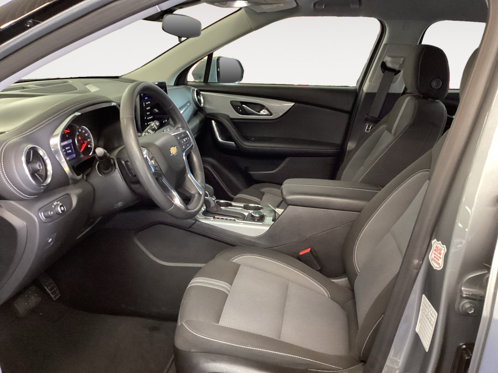 Used 2025 Chevrolet Blazer LT AWD/4WD image 9
