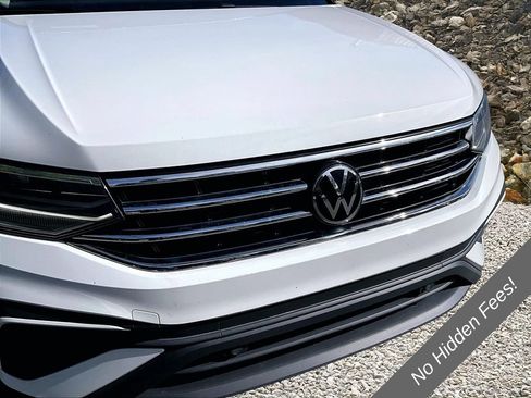 Used 2024 Volkswagen Tiguan SE FWD image 25