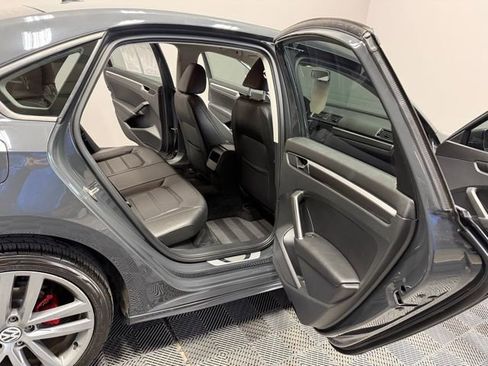 Used 2018 Volkswagen Passat 2.0T R-Line image 22