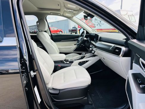 Used 2025 Kia Telluride S FWD image 35
