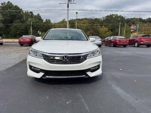 Used 2016 Honda Accord EX image 3