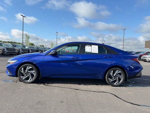 Used 2025 Hyundai Elantra Sport FWD image 8