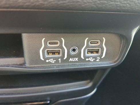 Used 2023 Chrysler Pacifica Touring-L w/ S Appearance Package image 18