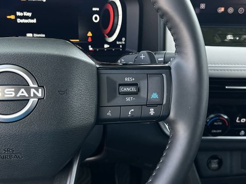 Certified 2025 Nissan Rogue SL FWD image 11