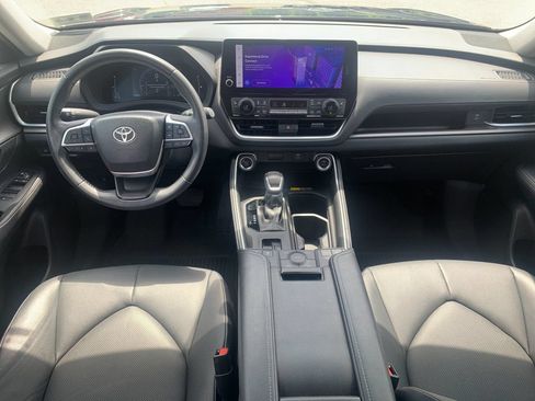 Used 2024 Toyota Grand Highlander AWD image 16