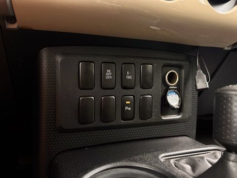 Used 2008 Toyota FJ Cruiser 4WD image 12