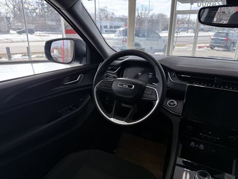 Used 2023 Jeep Grand Cherokee L Laredo image 44