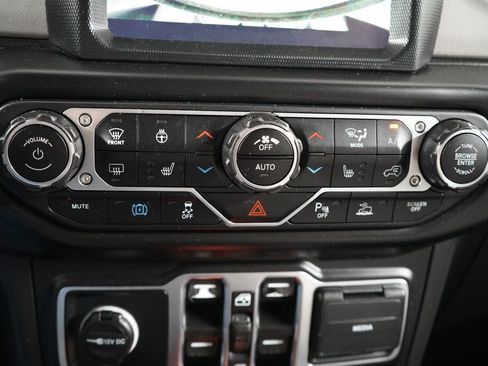 Used 2023 Jeep Wrangler Unlimited Sahara AWD/4WD image 18