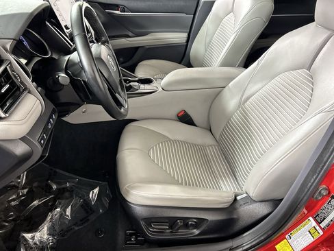 Used 2022 Toyota Camry SE image 20
