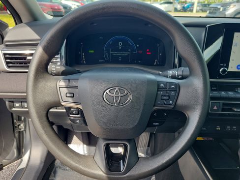 Used 2025 Toyota Camry LE image 21