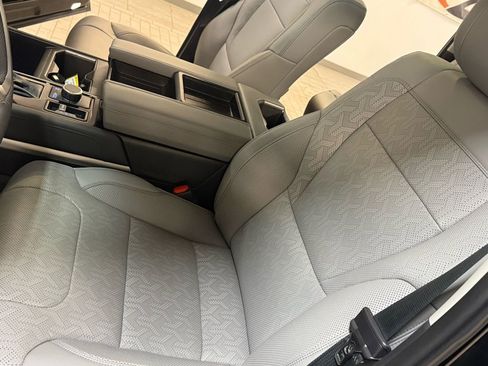 Used 2024 Toyota Tundra Limited image 40