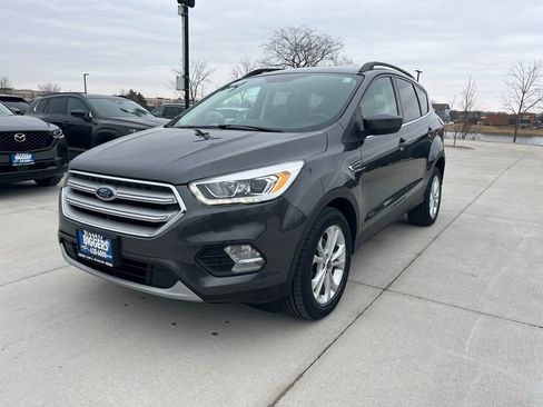 Used 2019 Ford Escape SEL image 4