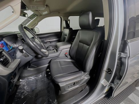 Used 2024 Ford Expedition XLT image 15