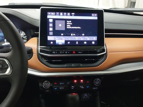 Used 2024 Jeep Compass Limited image 20