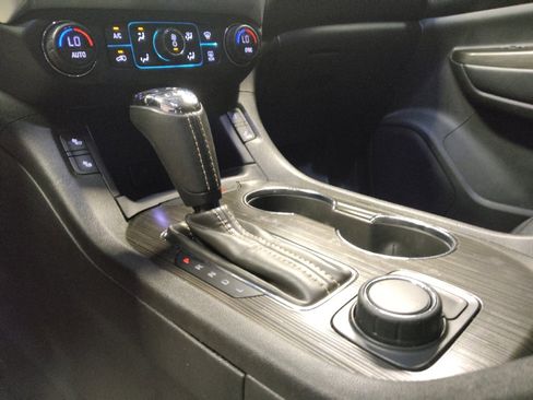 Used 2017 GMC Acadia SLT image 26