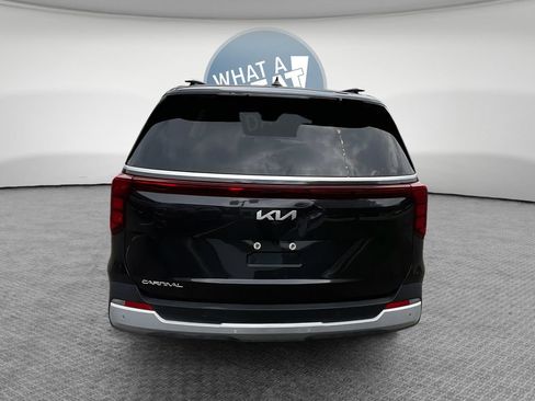 Certified 2025 Kia Carnival EX FWD image 5