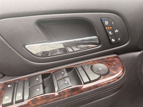 Used 2011 GMC Yukon XL Denali AWD/4WD image 29