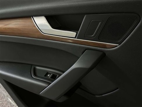 Used 2023 Audi Q5 2.0T Premium w/ Convenience Package image 19