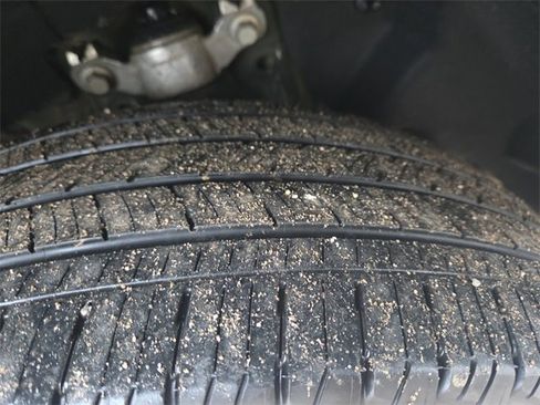 Certified 2022 Ford Explorer XLT w/ Equipment Group 202A image 29