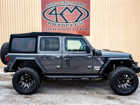 Used 2018 Jeep Wrangler Unlimited Sport S image 2